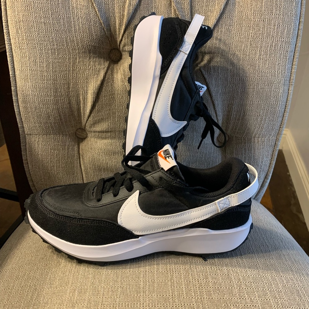 Womens Nike Waffle running shoes 9.5
